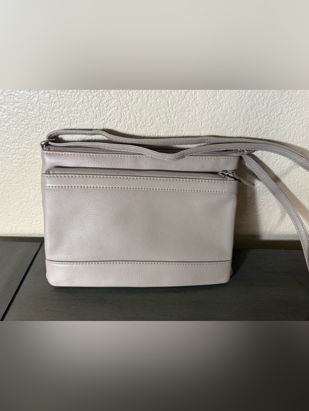 ili New York Genuine Leather RFID Taupe Crossbody Purse
